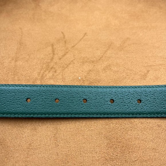 Gucci Women's reversible double sided color belt, size 85. - Picture 5 of 7